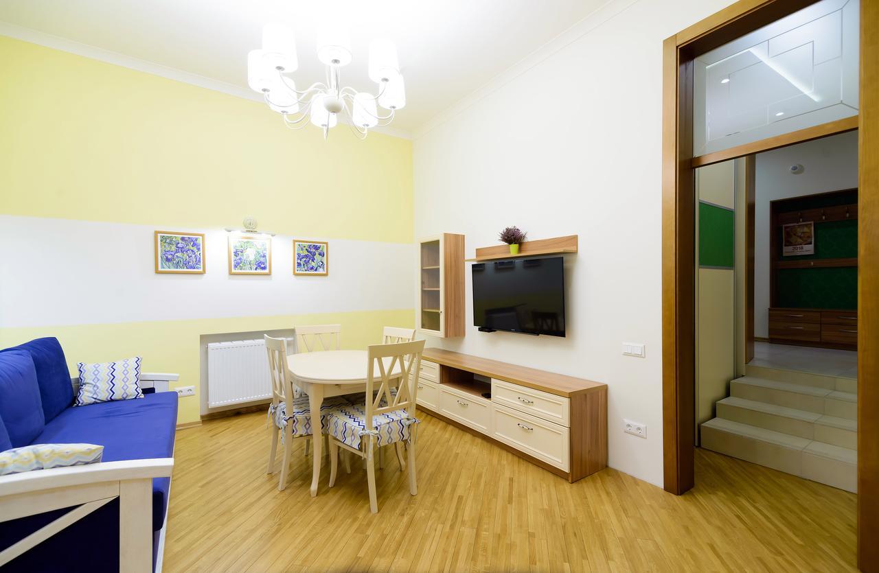 Vip Апартаменти Ван Гог На Площі Ринок Lviv Exterior foto